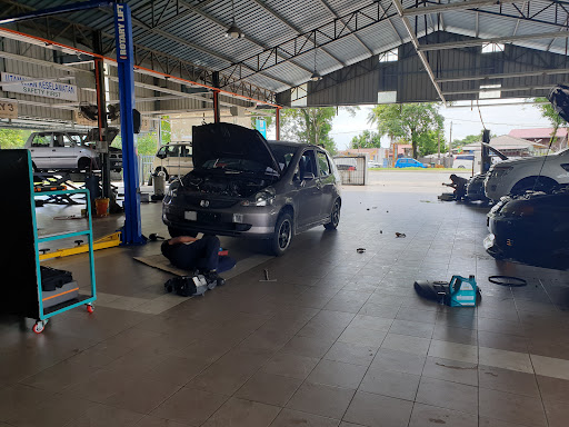 Mekanik Kereta Terbaik Berhampiran Saya di Ayer Hangat