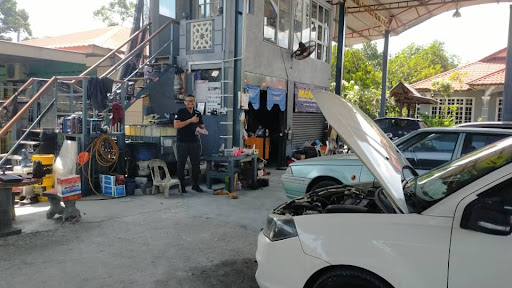 Mekanik Kereta Terbaik Berhampiran Saya di Daerah Muar